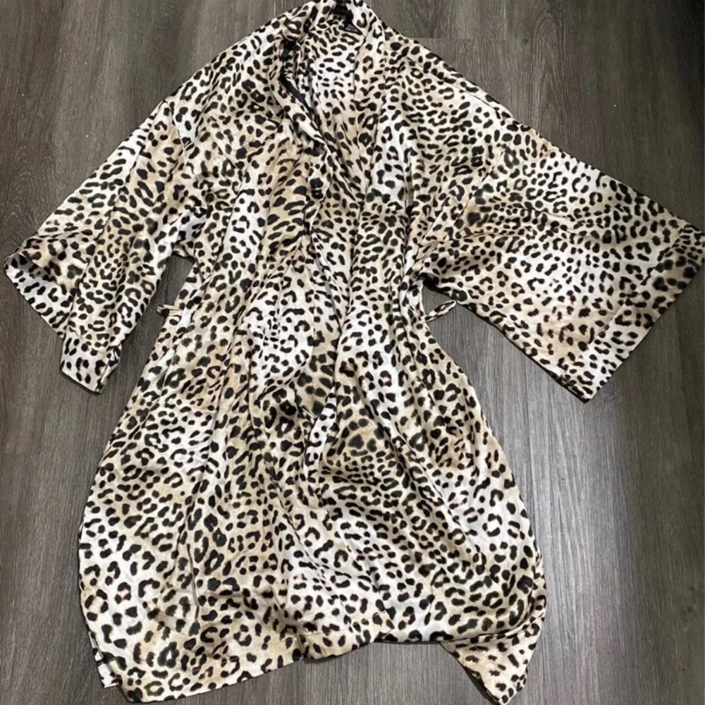 🖤VS VICTORIA’S SECRET SILK SATIN ROBE SMALL MEDIUM